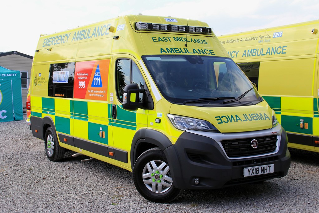 Gareth meets with the East Midlands Ambulance Service | Gareth Davies MP