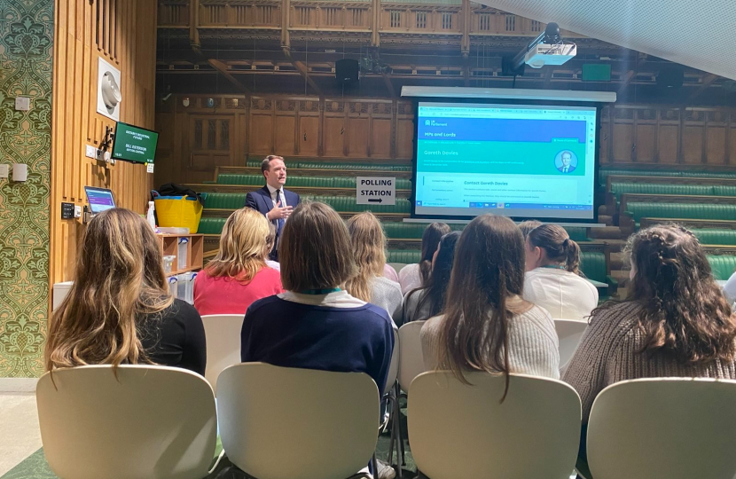 Gareth Davies MP taking questions from students