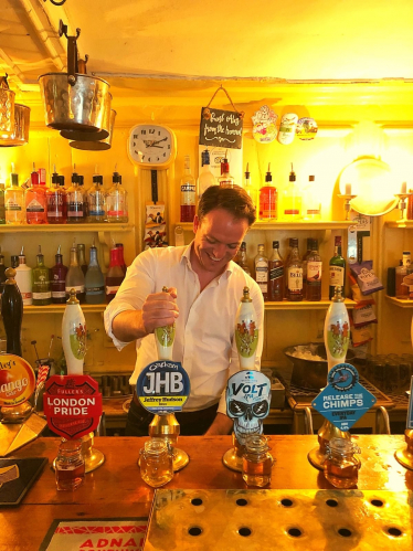 Gareth Davies MP pulling a pint at the Tobie Norris in Stamford